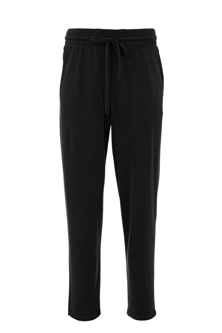 Επίπεδη λήψη (flatlay) του μαύρου (Off Black) γυναικείου παντελονιού Philosophy Cupro Pique Jogger που αναδεικνύει την άνετη γραμμή και τις τσέπες στο πλάι.