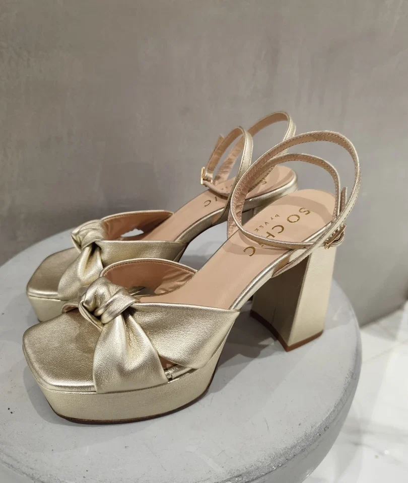 γυναικεία δερμάτινα πέδιλα so chic arabella by vsk με σταθερό block τακούνι και πλατφόρμα για βραδινές εξόδους