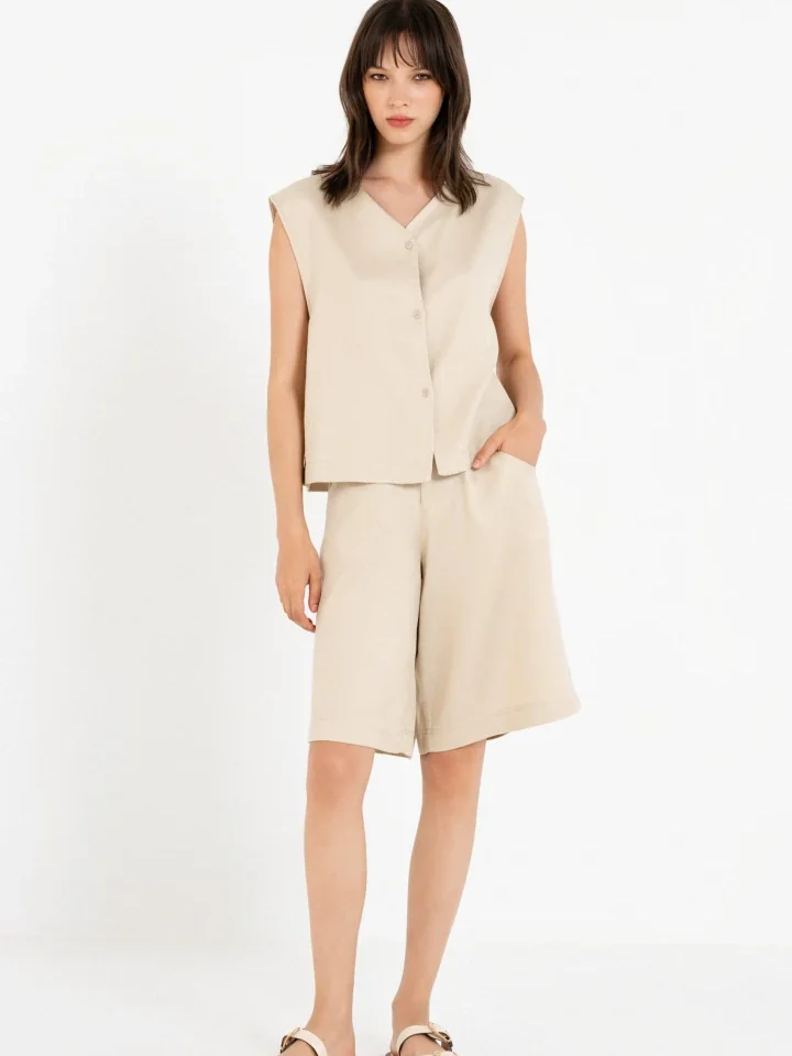 Λεπτομέρεια με V λαιμόκοψη σε μπλε γυναικείο λινό γιλέκο Philosophy