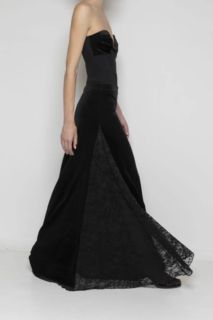 THE ‘LET’S MEET TONIGHT’ SKIRT - Image 2