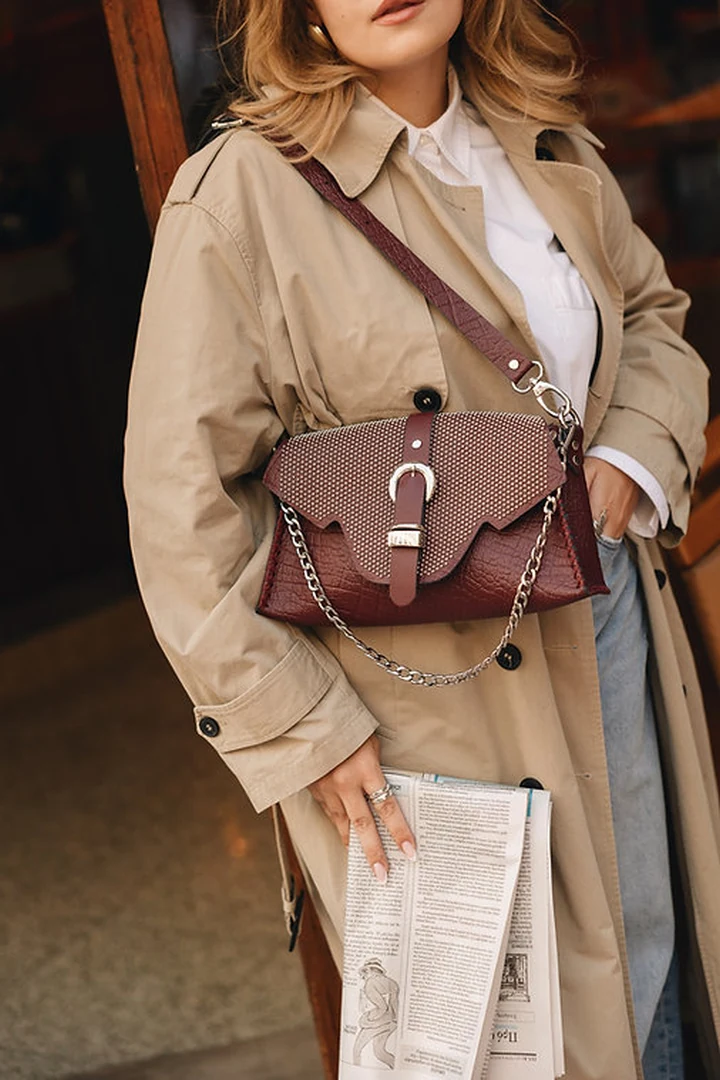 "Go your own way" shoulder bag, cherry - Image 5