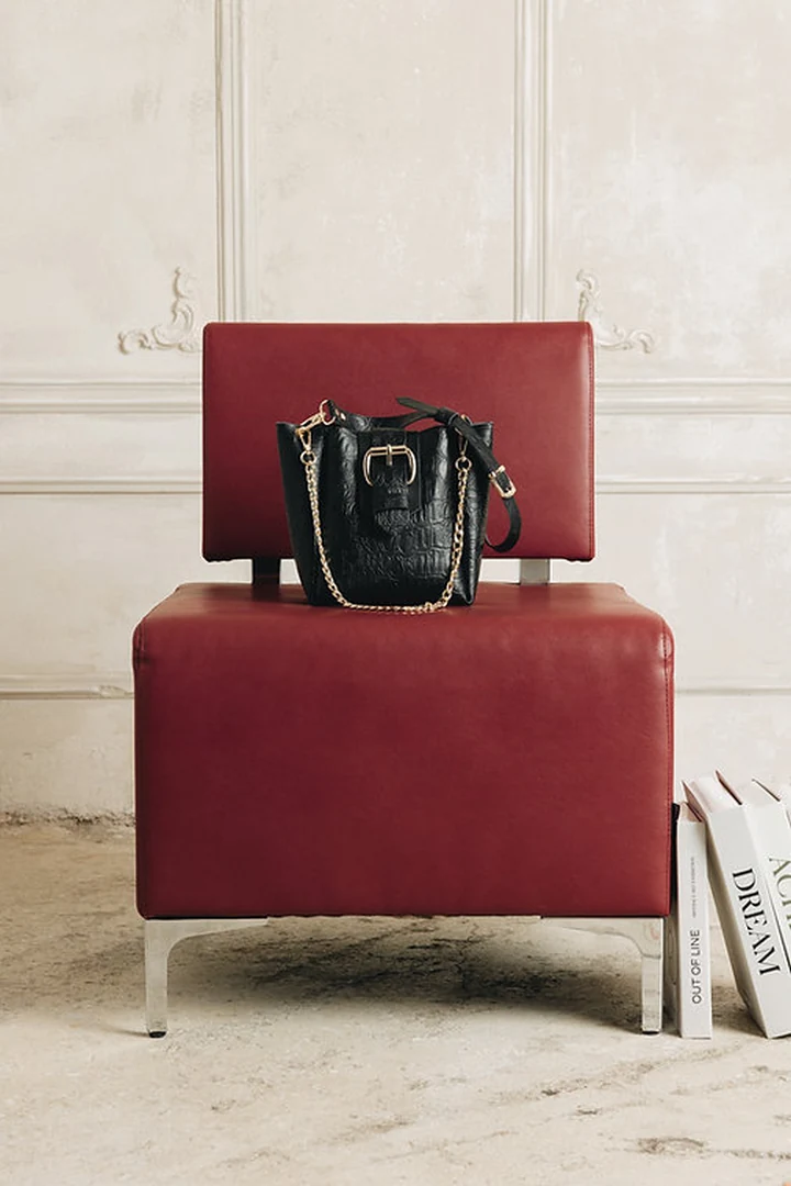 "Missing" shoulder bag - Image 2
