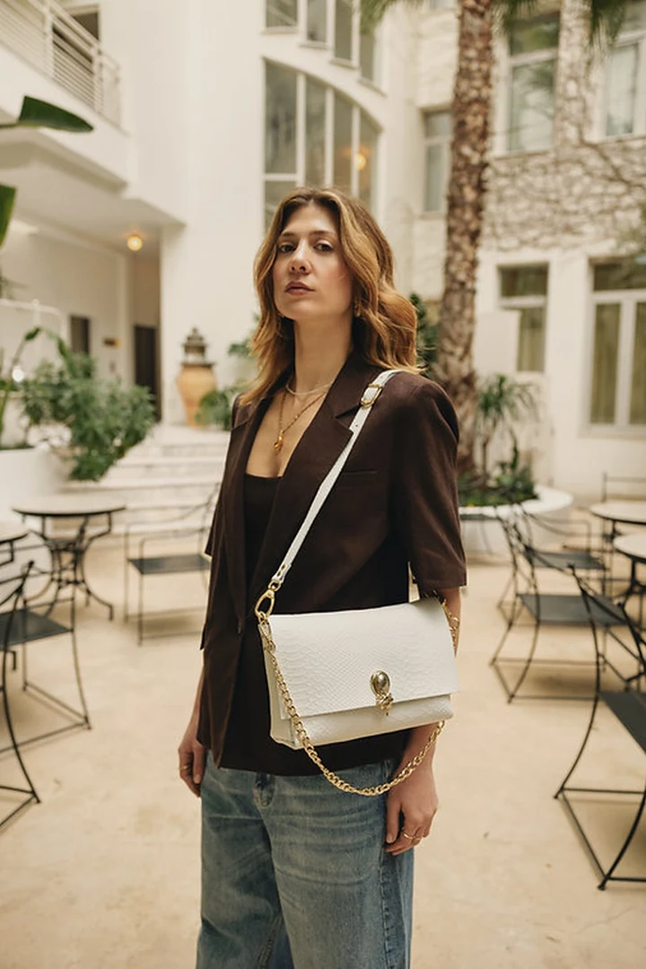 χειροποίητη δερμάτινη τσάντα ώμου individual art leather i turn to you off white
