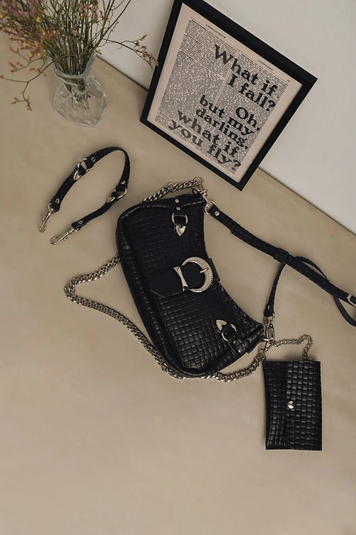 limited μαύρη δερμάτινη τσάντα individual art leather kiss of life