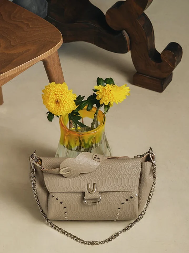 χειροποίητη πολυμορφική τσάντα ώμου individual art leather hungry heart stone beige πούρου