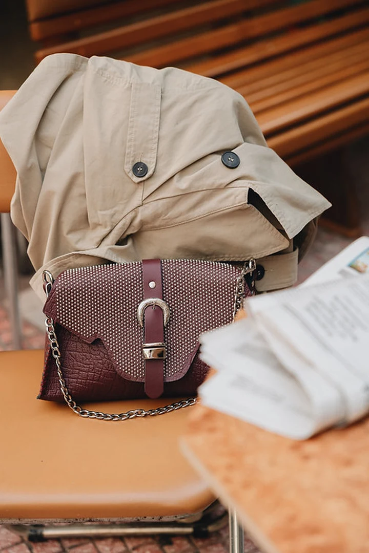 "Go your own way" shoulder bag, cherry - Image 4