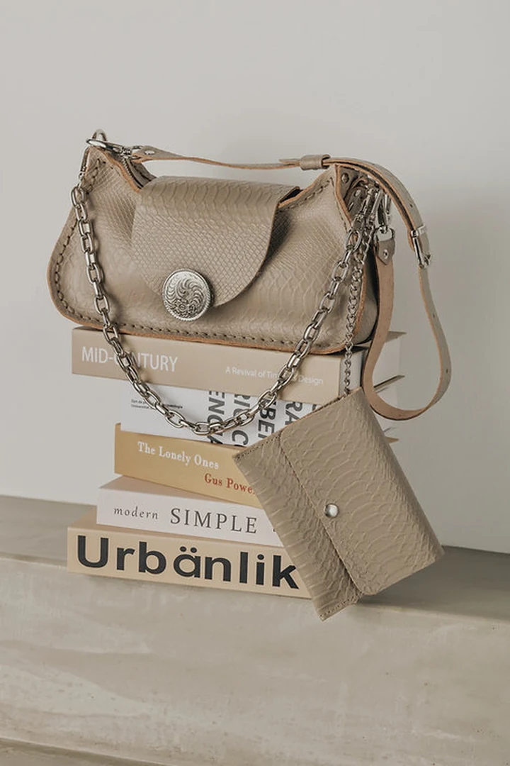 χειροποίητη δερμάτινη τσάντα ώμου individual art leather rise and shine πούρου stone beige