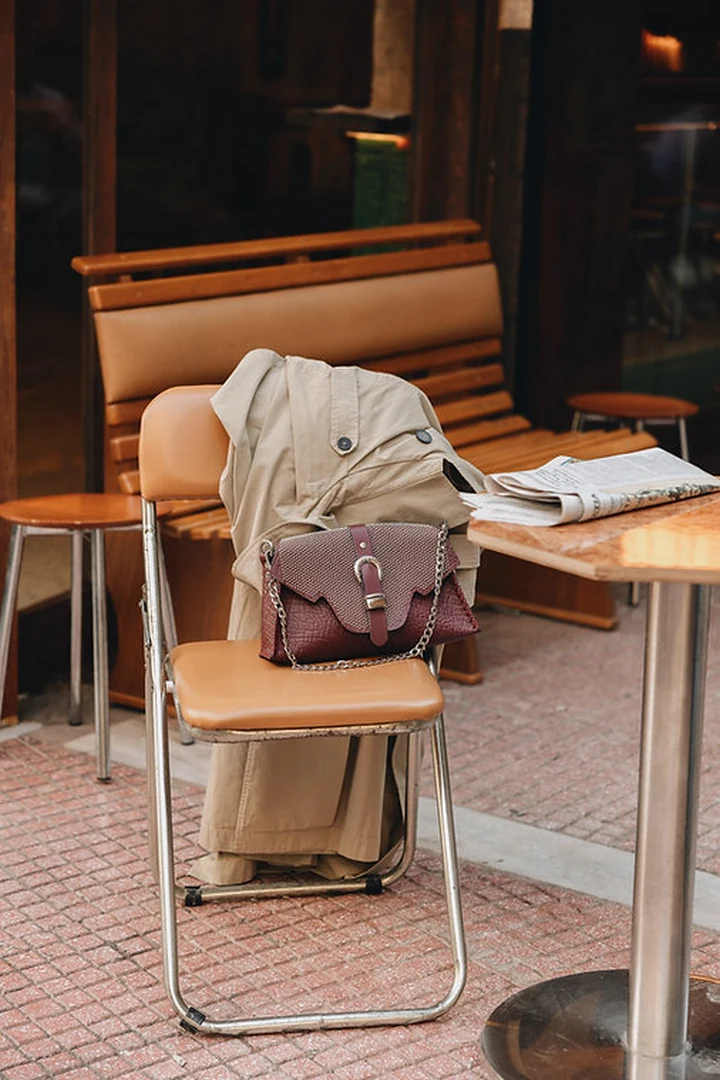 "Go your own way" shoulder bag, cherry - Image 2