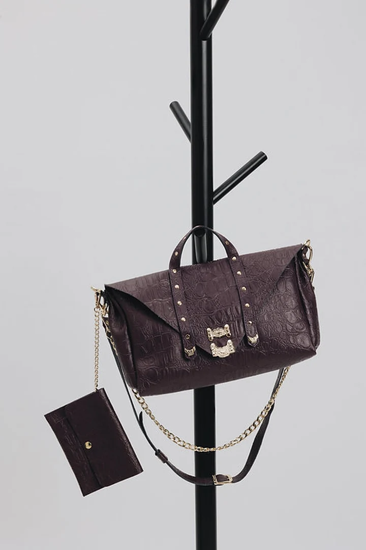 Η χειροποίητη τσάντα Individual Art Leather Surrender Dark Plum με το αποσπώμενο δερμάτινο πορτοφόλι