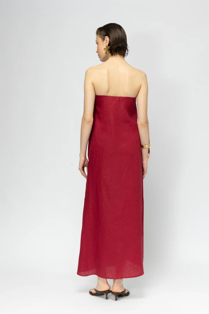 Mallory The Label APEROL CHERRY DRESS κομψό strapless maxi φόρεμα σε κερασί απόχρωση με χαλαρή εφαρμογή για effortless καλοκαιρινά looks