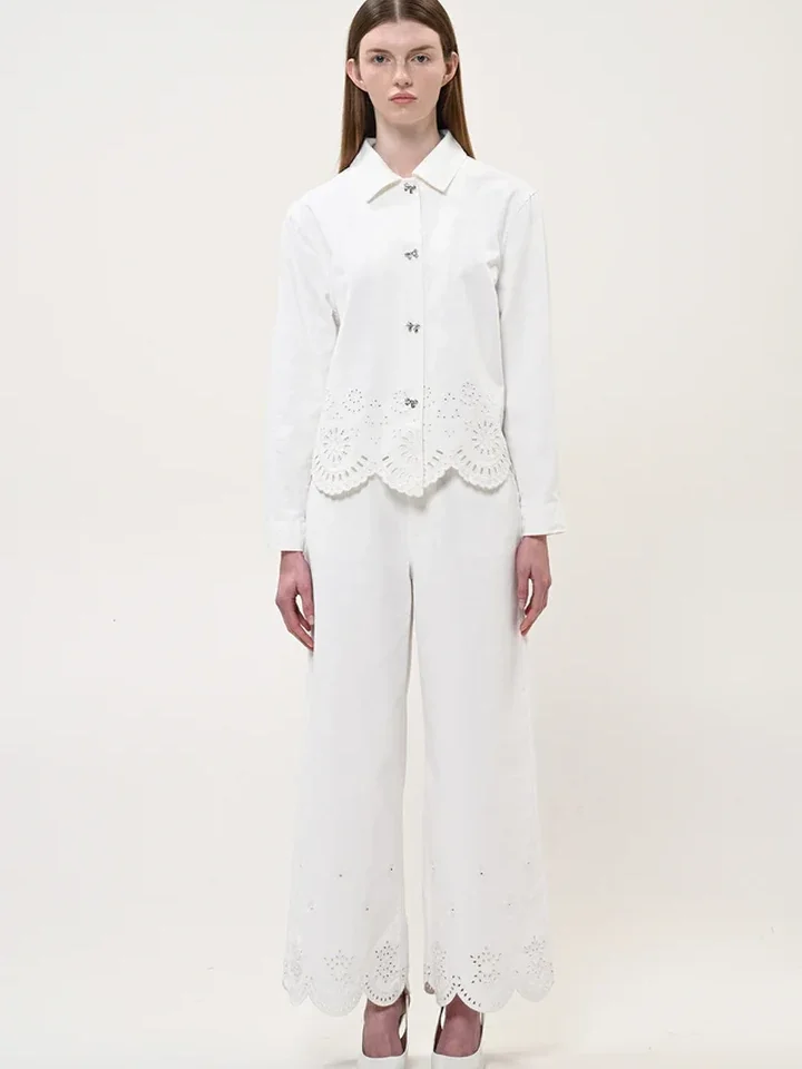 γυναικείο λευκό ψηλόμεσο παντελόνι boom bow buttons jeans φορεμένο ως σετ