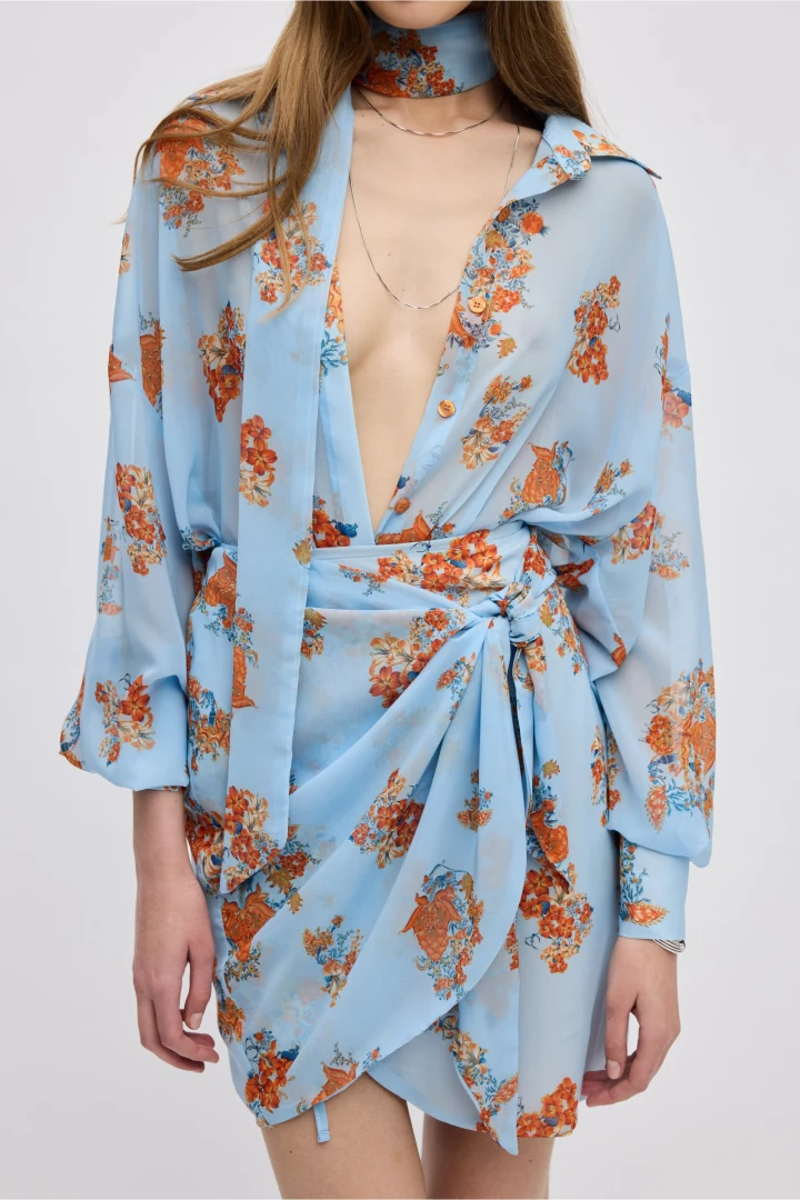 ciel concept stripped blue shirt αέρινη κίνηση σε floral ρούχο ελληνικής σχεδίασης με κολακευτικό δέσιμο στη μέση