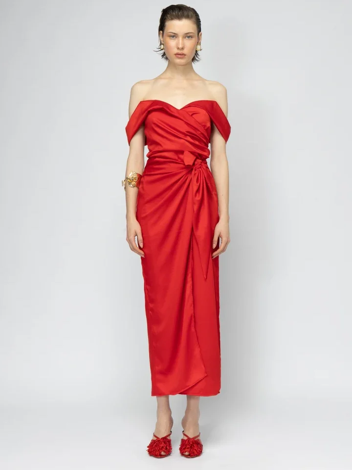 γυναικείο κόκκινο maxi φόρεμα mallory the label club colada red dress με κομψό off-shoulder σχέδιο