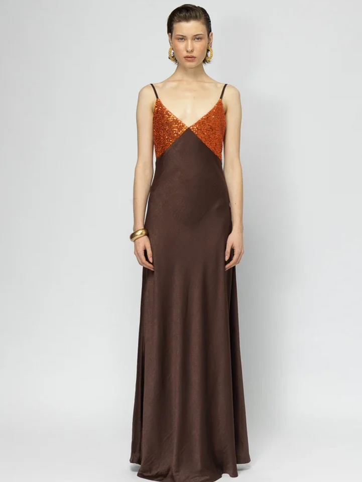 γυναικείο καφέ maxi φόρεμα mallory the label cyra brown dress με λαμπερές πούλιες