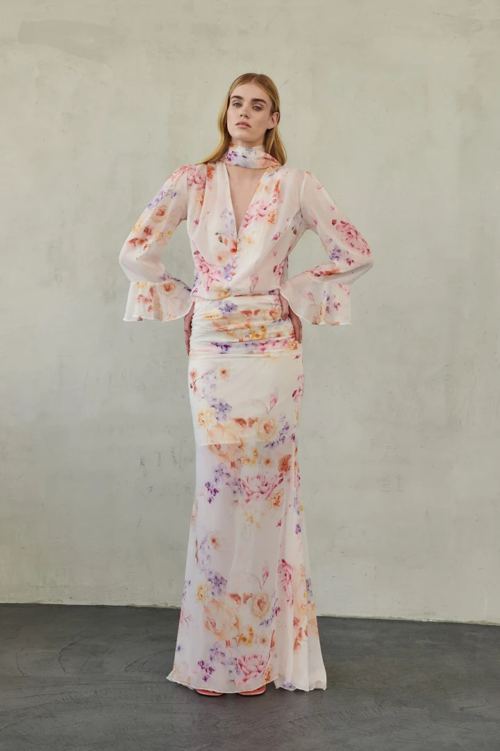 γυναικεία floral maxi φούστα erya villy σε λευκή βάση με αέρινη ουρά πίσω