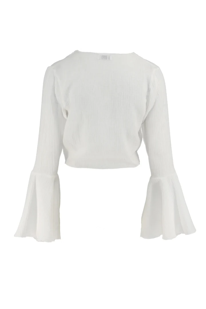 πίσω όψη με τη λευκή γυναικεία μπλούζα five pm coral wrap white blouse με ανάγλυφη υφή
