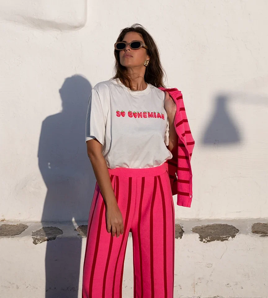 γυναικείο πλεκτό παντελόνι sobohemian rose με ζωηρές φούξια ρίγες και χαλαρή γραμμή