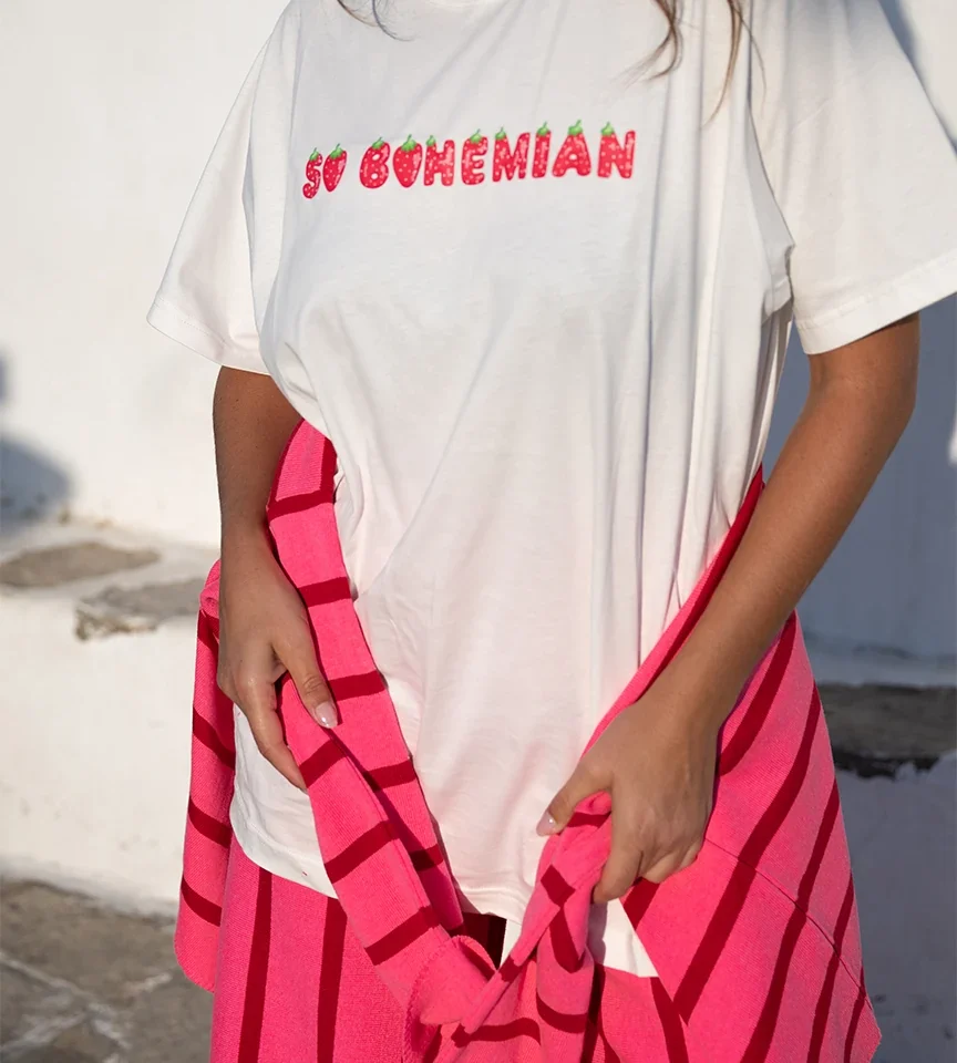 μπροστινή όψη από το άνετο βαμβακερό t-shirt ελληνικής κατασκευής σε χαλαρή γραμμή sobohemian alex t-shirt