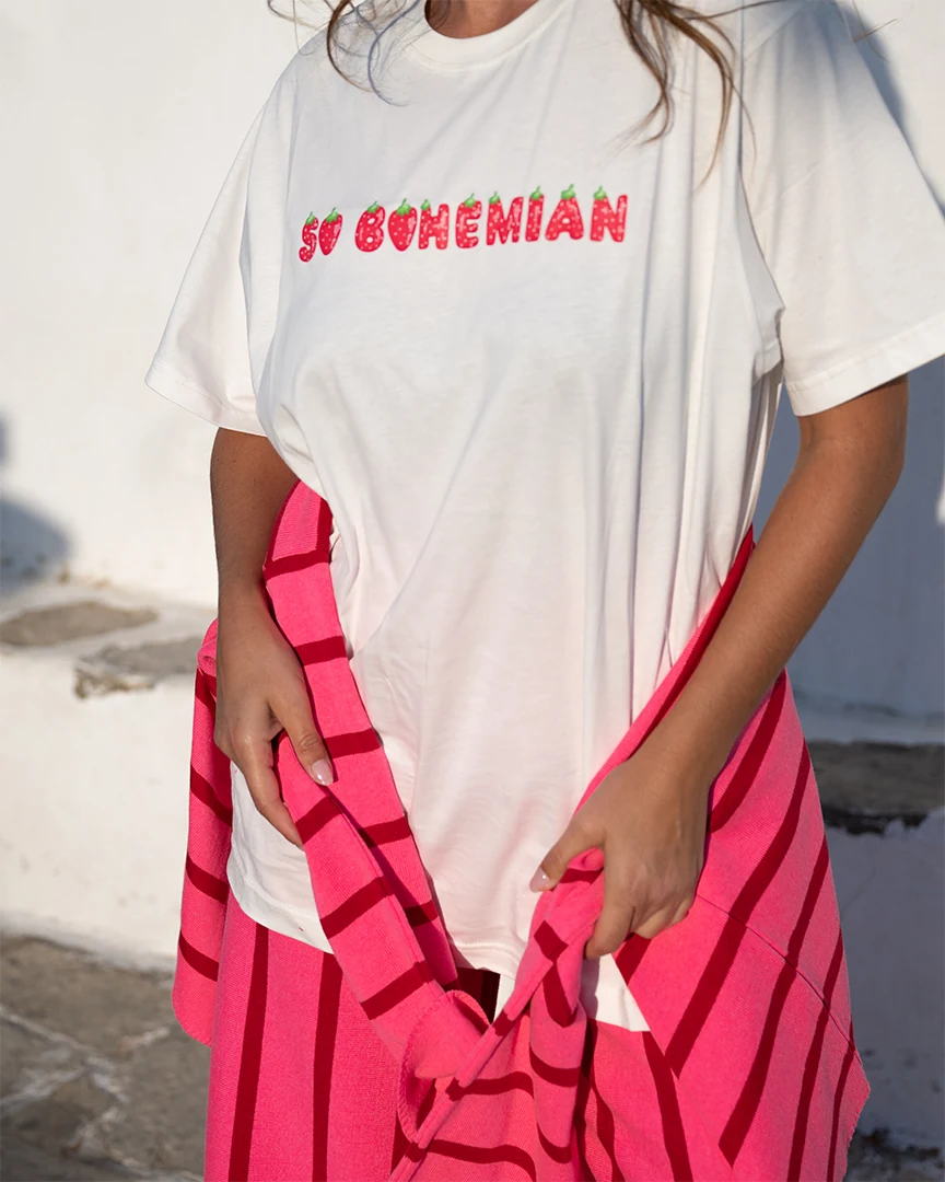μπροστινή όψη από το άνετο βαμβακερό t-shirt ελληνικής κατασκευής σε χαλαρή γραμμή sobohemian alex t-shirt