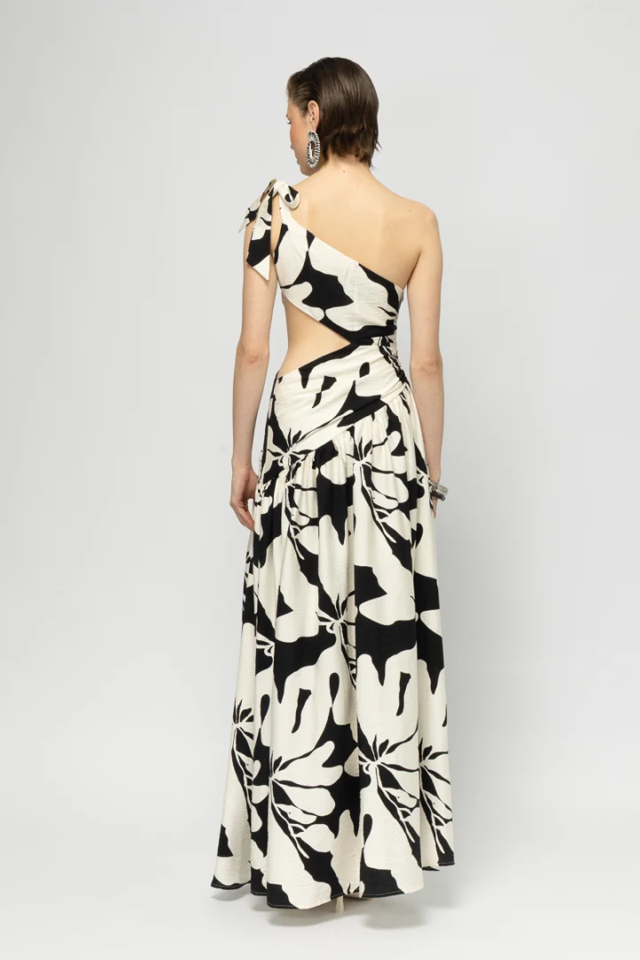 La-Palma-Dress-Mallory-The-Label πίσω όψη από ασπρόμαυρο γυναικείο μάξι φόρεμα made in greece για statement βραδινές εμφανίσεις