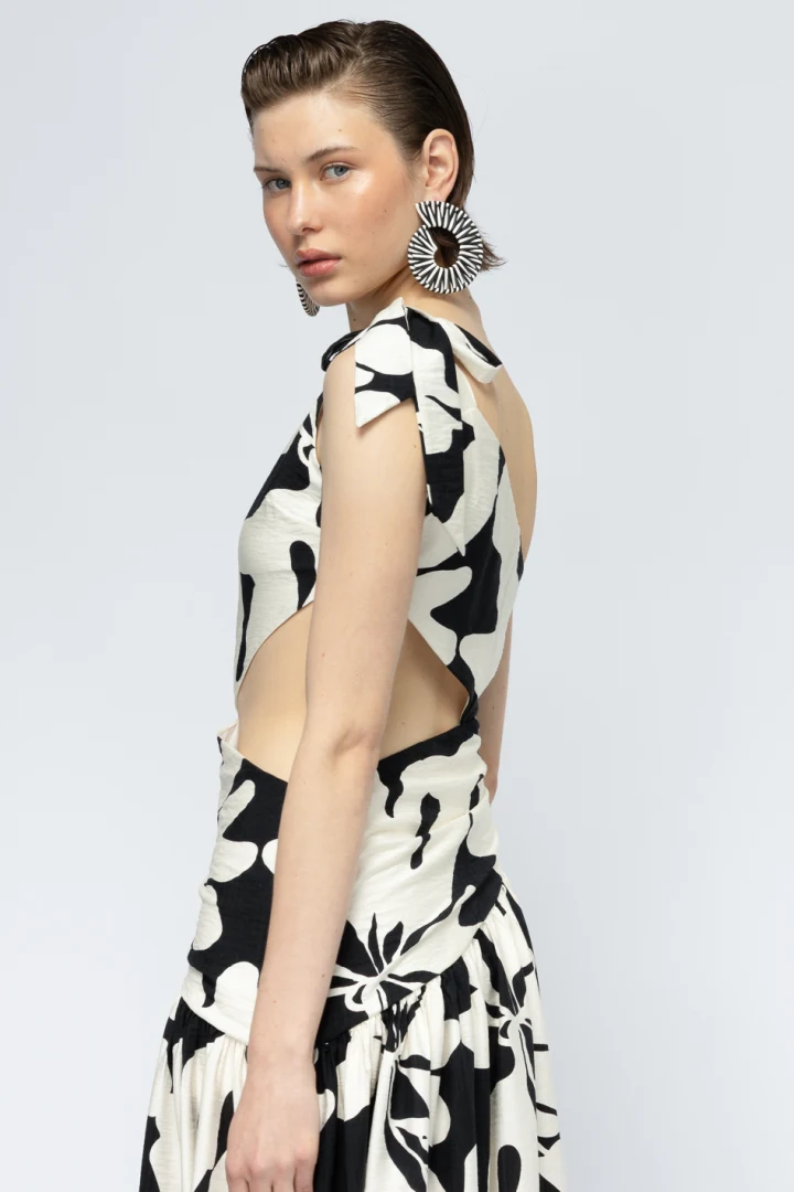 La-Palma-Dress-Mallory-The-Label μοντέρνο εφαρμοστό φόρεμα με εντυπωσιακά cut outs στη μέση και graphic μοτίβο