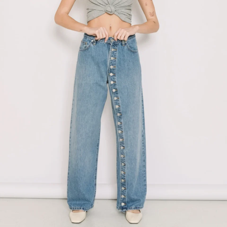 γυναικείο σύγχρονο denim σε wide-leg γραμμή με ιδιαίτερο κλείσιμο με κουμπιά μπροστά salt and pepper marley medium fade out