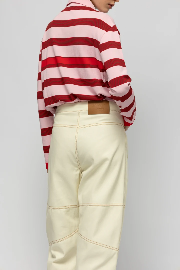Mallory The Label MARGARITA KNIT CARDIGAN sporty chic ριγέ ζακέτα σε χαλαρή γραμμή φορεμένη μέσα από λευκό ψηλόμεσο παντελόνι