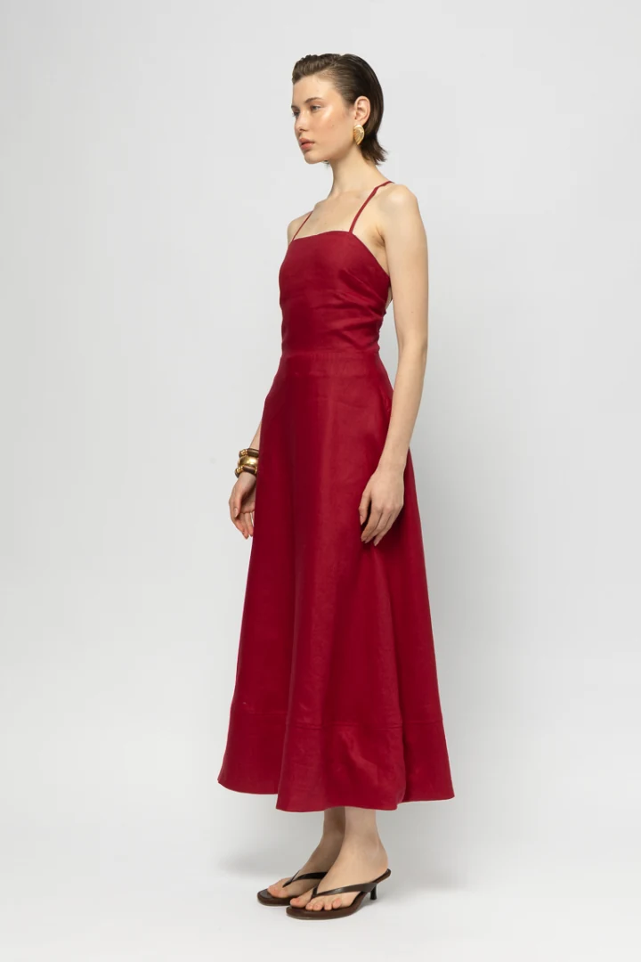 Mallory The Label RUM KISS CHERRY DRESS κομψό εφαρμοστό midi φόρεμα σε flared γραμμή από 100% λινό ύφασμα