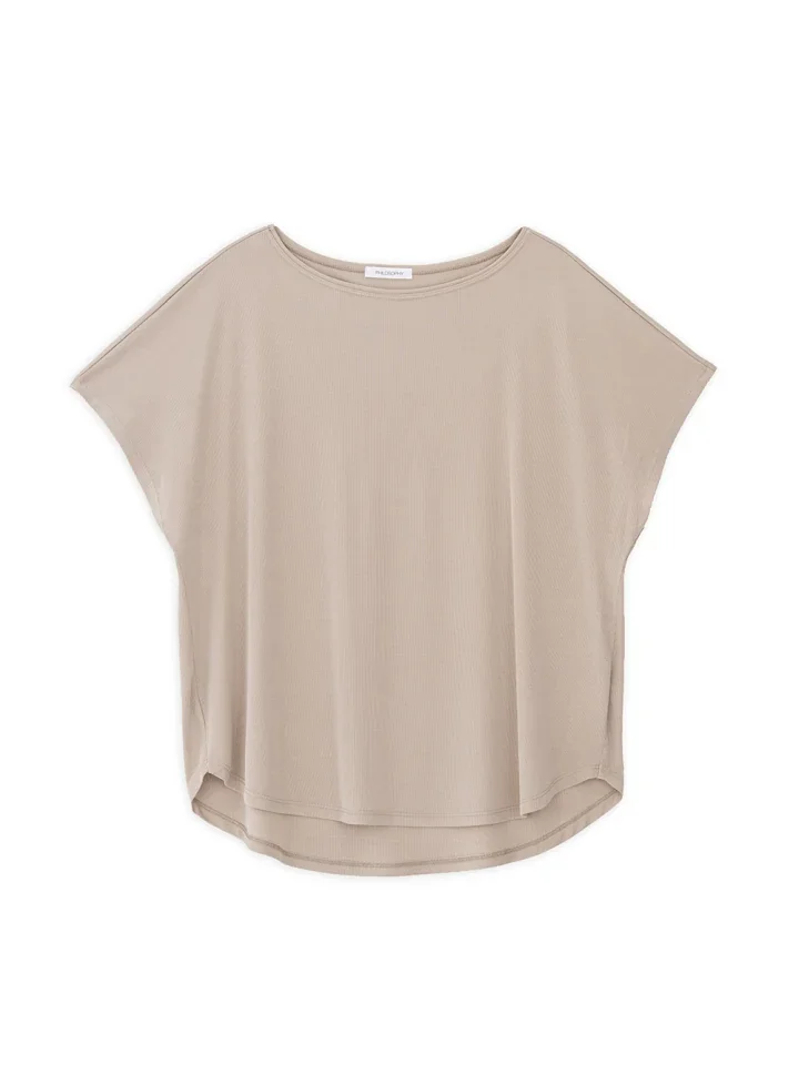 επίπεδη λήψη με τη γυναικεία μπλούζα philosophy rib oversized top light beige που αναδεικνύει την άνετη γραμμή και τη ριμπ υφή της
