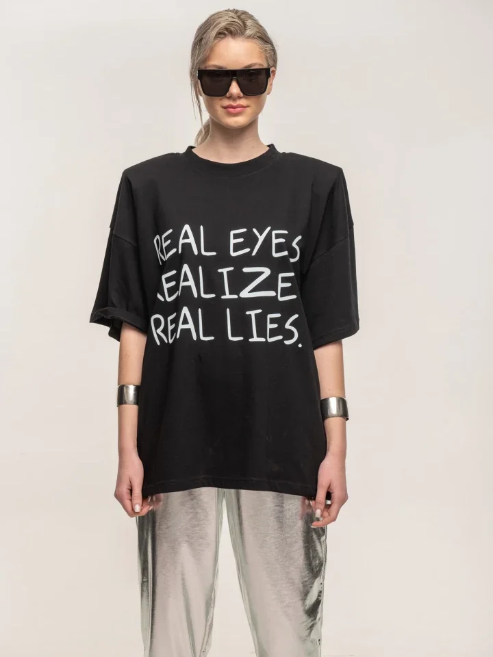 γυναικείο μαύρο oversized t-shirt με graphic print και αποσπώμενες βάτες typelove black real lies oversized t-shirt