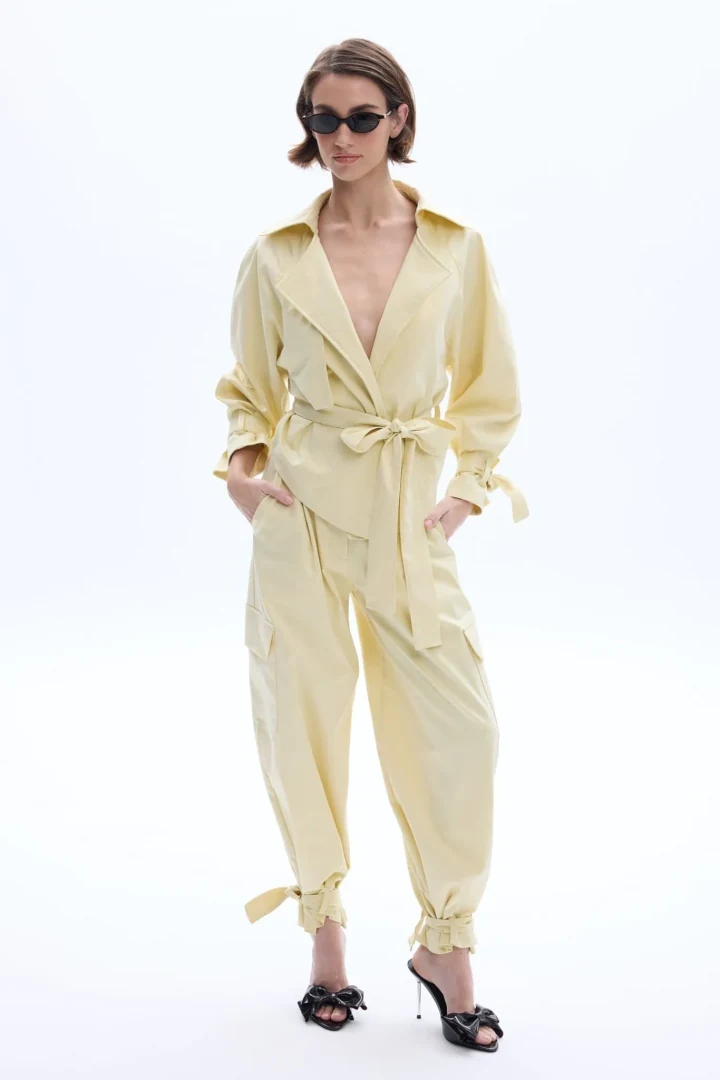 γυναικείο κίτρινο cropped σακάκι be a bee lindsay yellow jacket συνδυασμένο με ασορτί παντελόνι