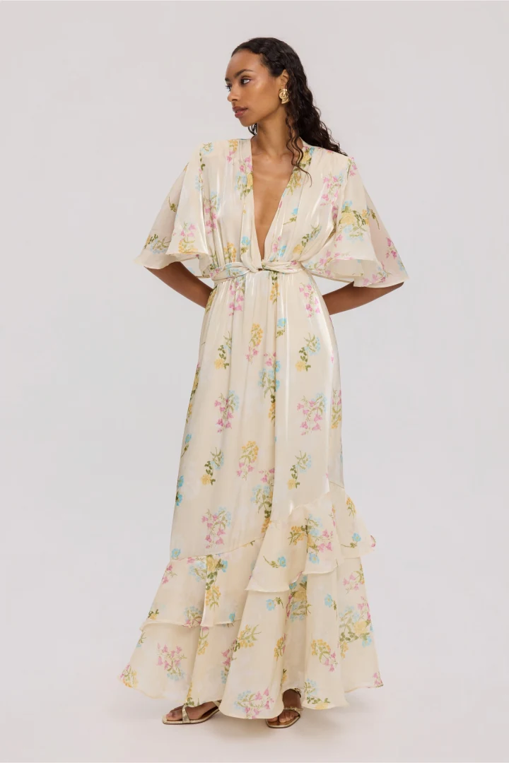Ολόσωμη μπροστινή όψη με το maxi floral φόρεμα Ciel Concept Butter Blossom Long Dress, αναδεικνύοντας το βαθύ V-ντεκολτέ και την τονισμένη μέση