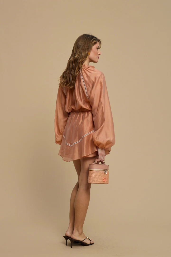 ρομαντικό resort chic ντύσιμο με oversized φούστα και πουκάμισο la chaine