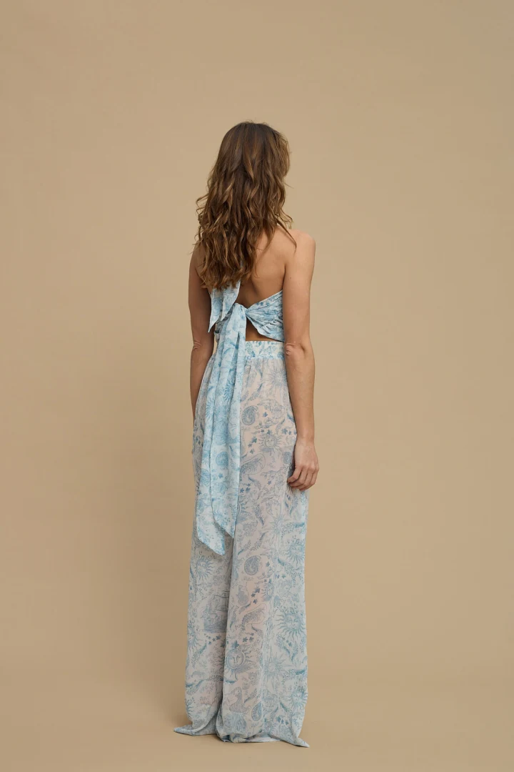 πίσω όψη από το ανάλαφρο resort παντελόνι la chaine ammoudia pant vintage blue