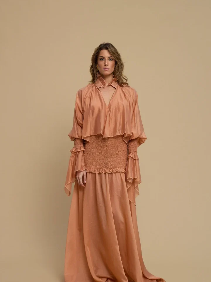 μακρύ γυναικείο φόρεμα la chaine iris dress σε χρώμα σάπιο μήλο με χυτή γραμμή