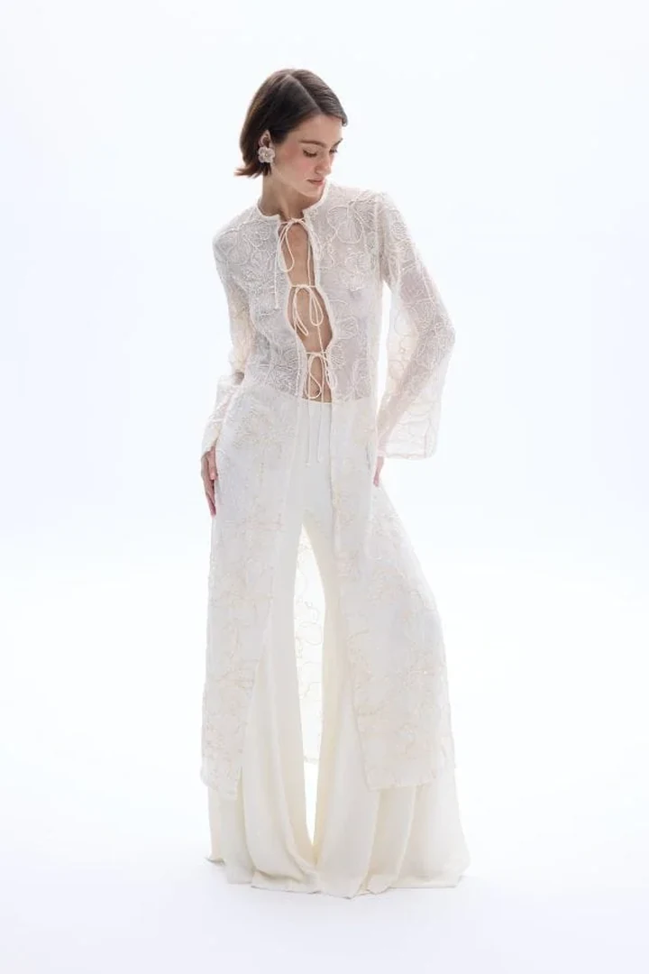 γυναικείο ιβουάρ διάφανο κιμονό be a bee maggie kimono top ivory με floral κεντήματα