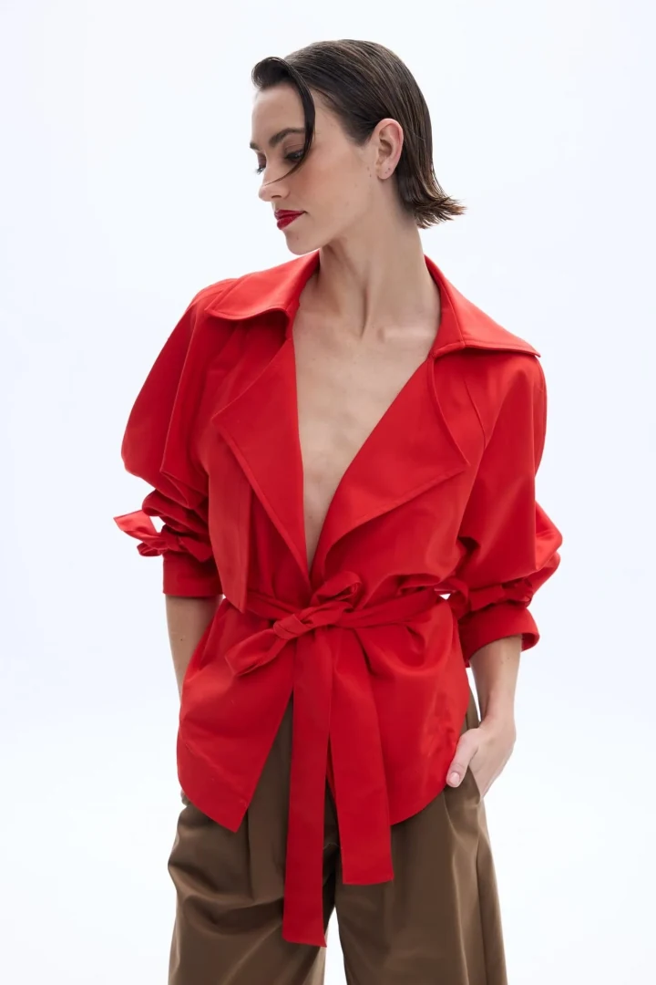 γυναικείο κόκκινο cropped σακάκι be a bee lindsay red jacket με εντυπωσιακό δέσιμο μπροστά