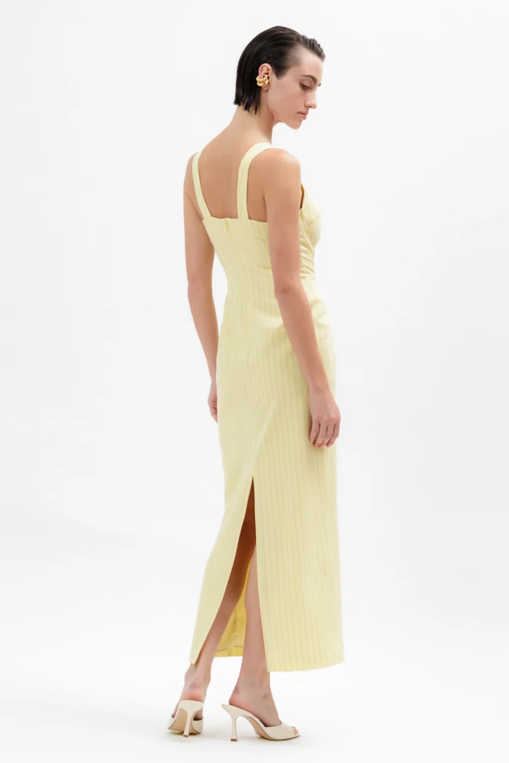 a-piece-of-me-ines-dress-banana-yellow εφαρμοστό γυναικείο ριγέ φόρεμα a piece of me με σκίσιμο για κομψές day to night εμφανίσεις
