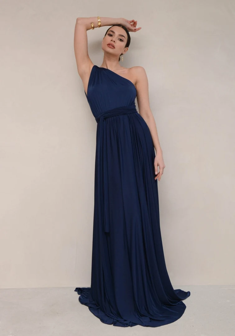 ολόσωμη όψη με το γυναικείο ζέρσεϊ φόρεμα nash artemis dark blue dress που αποκαλύπτει την πλούσια κίνηση και το μήκος της φούστας