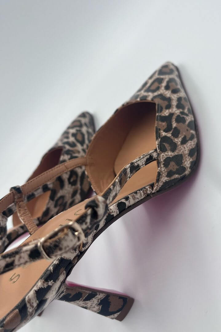 so-chic-charlotte-slingbacks-leo