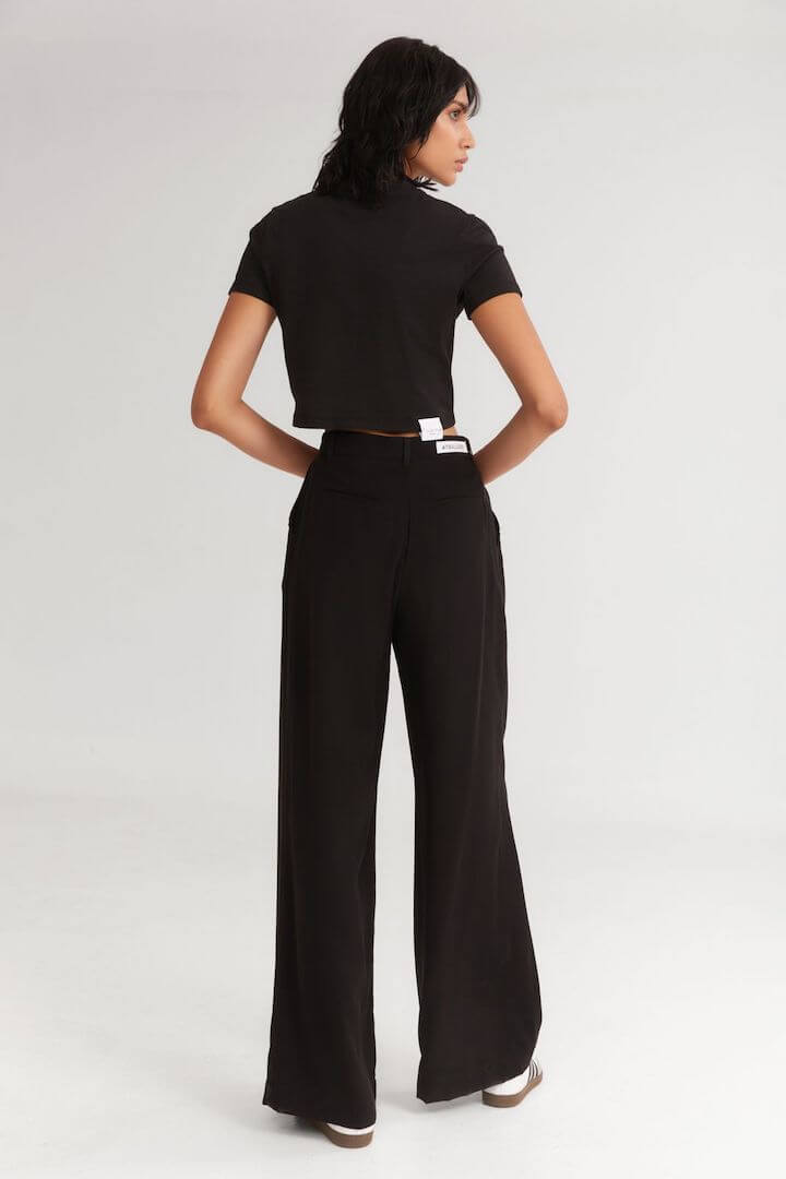 the_sweetener_top_black