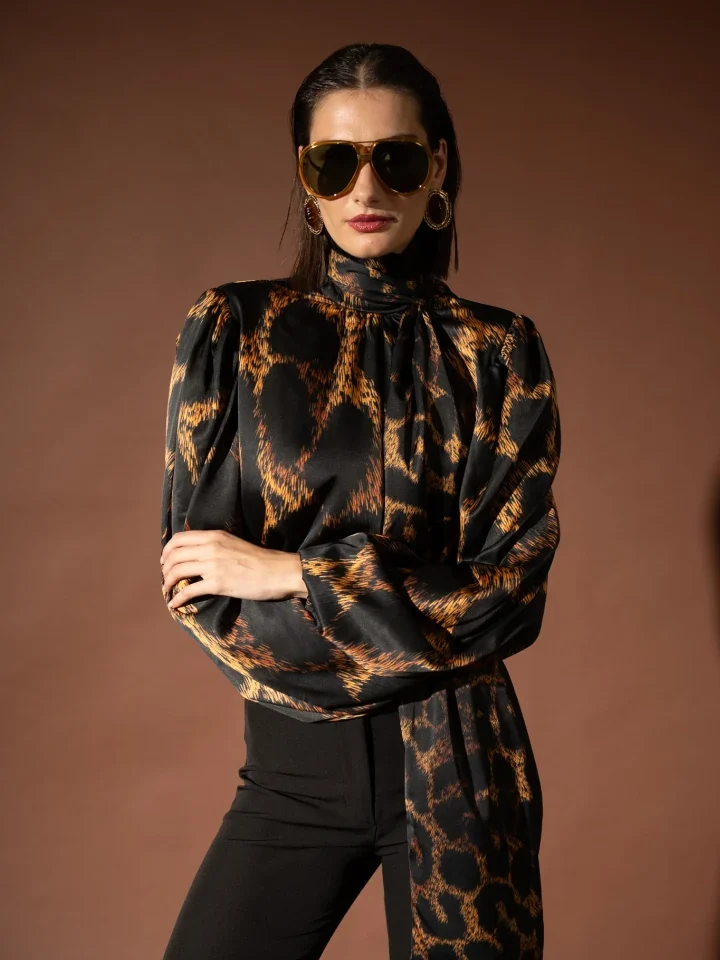 Typelove Bold Leo Bow Shirt